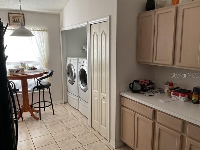 Eat-in Kitchen/Laundry