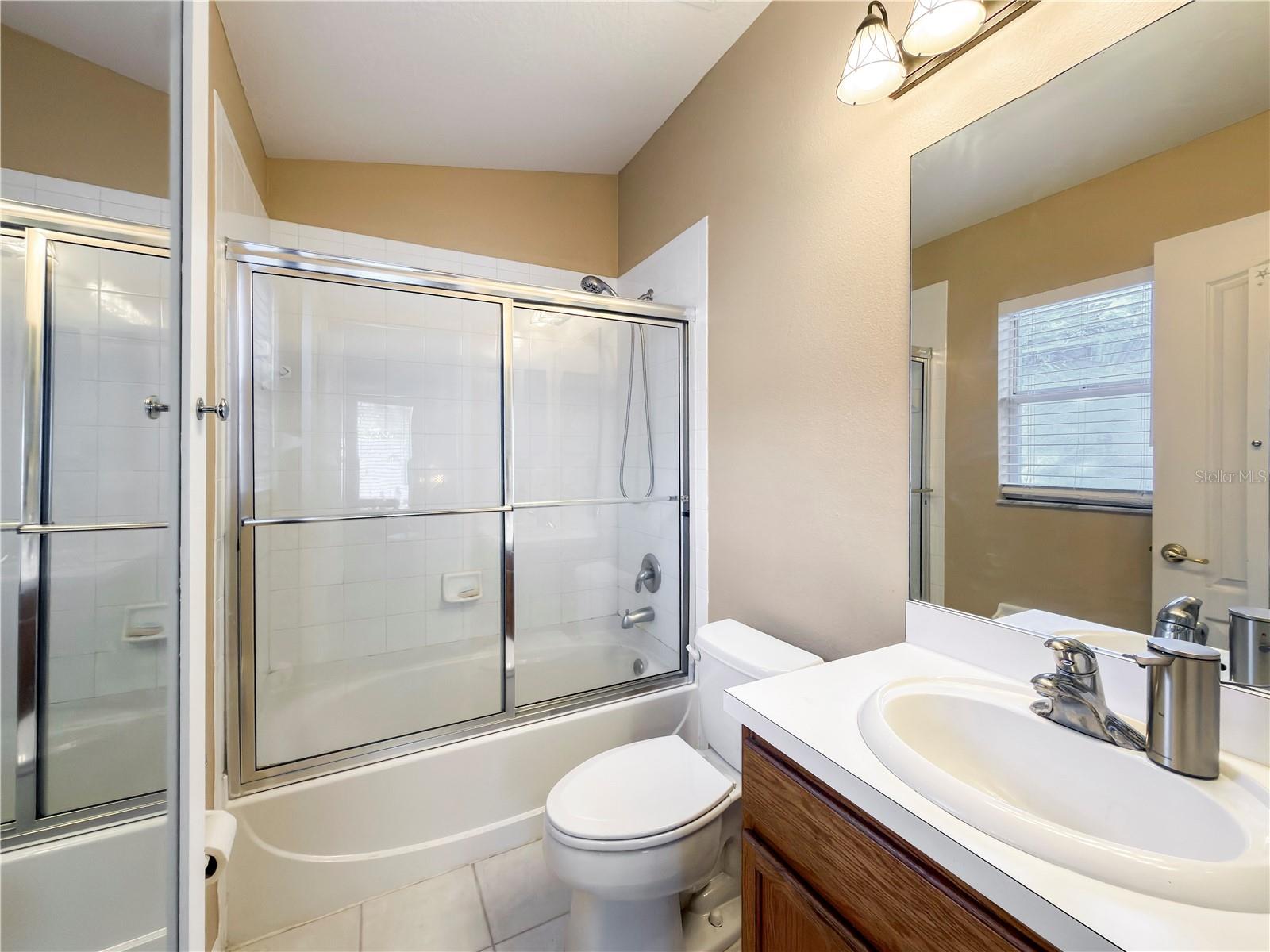 Primary en suite bath