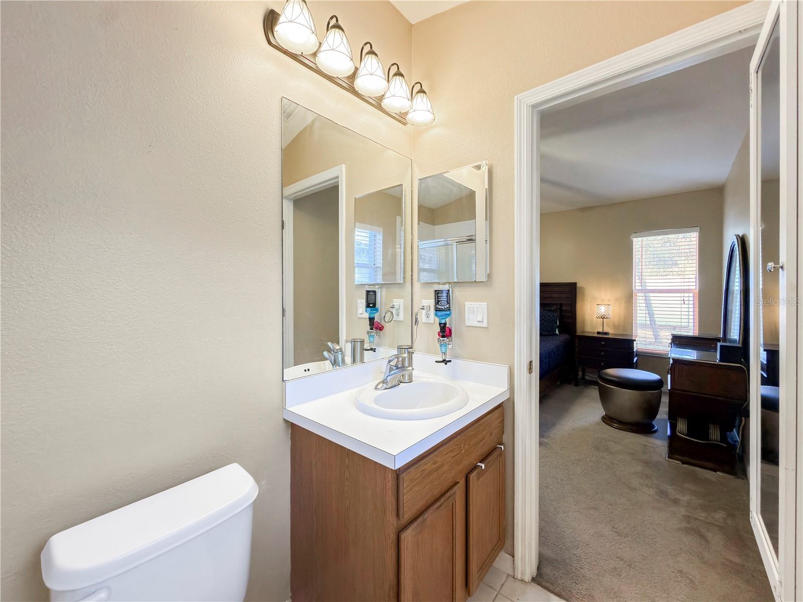 Primary en suite bath