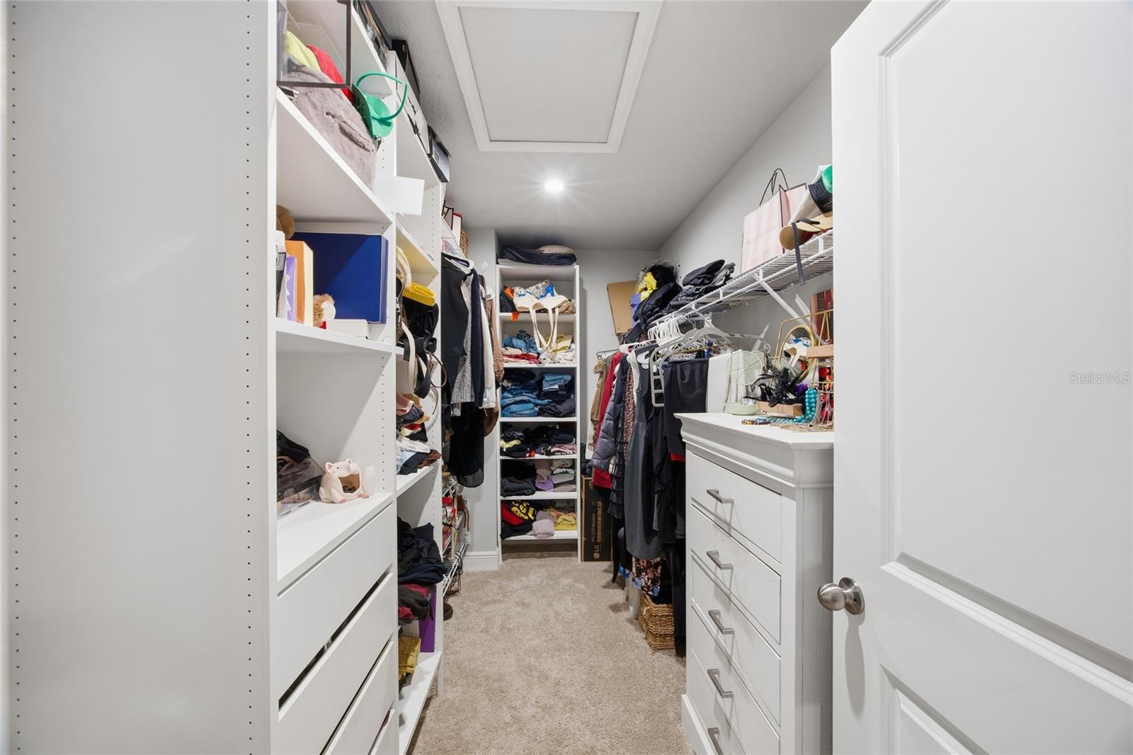 Primay bed walkin closet #2
