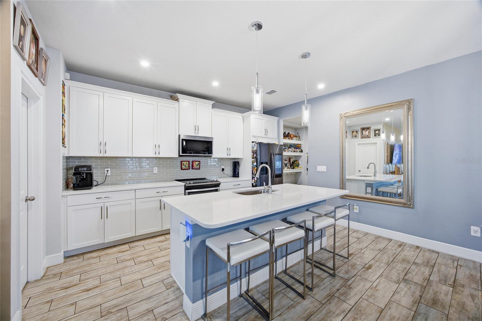 kitchen island view2