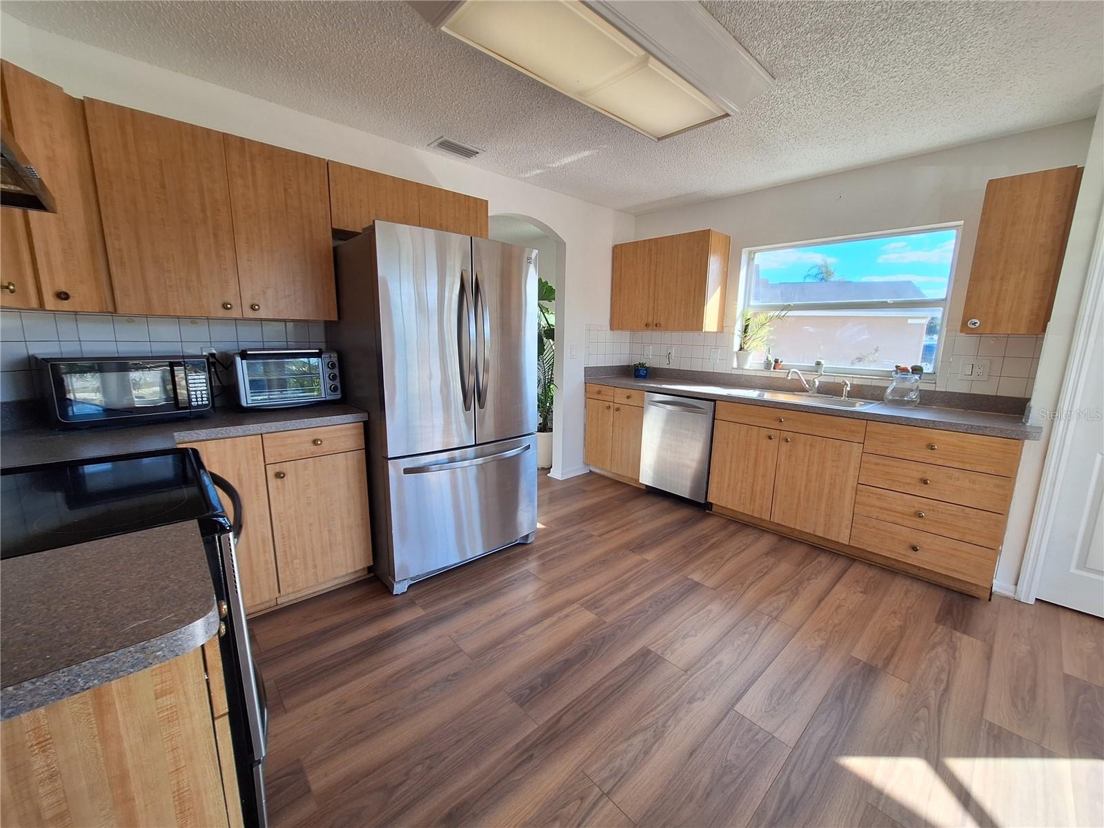 Spacious Big Kitchen