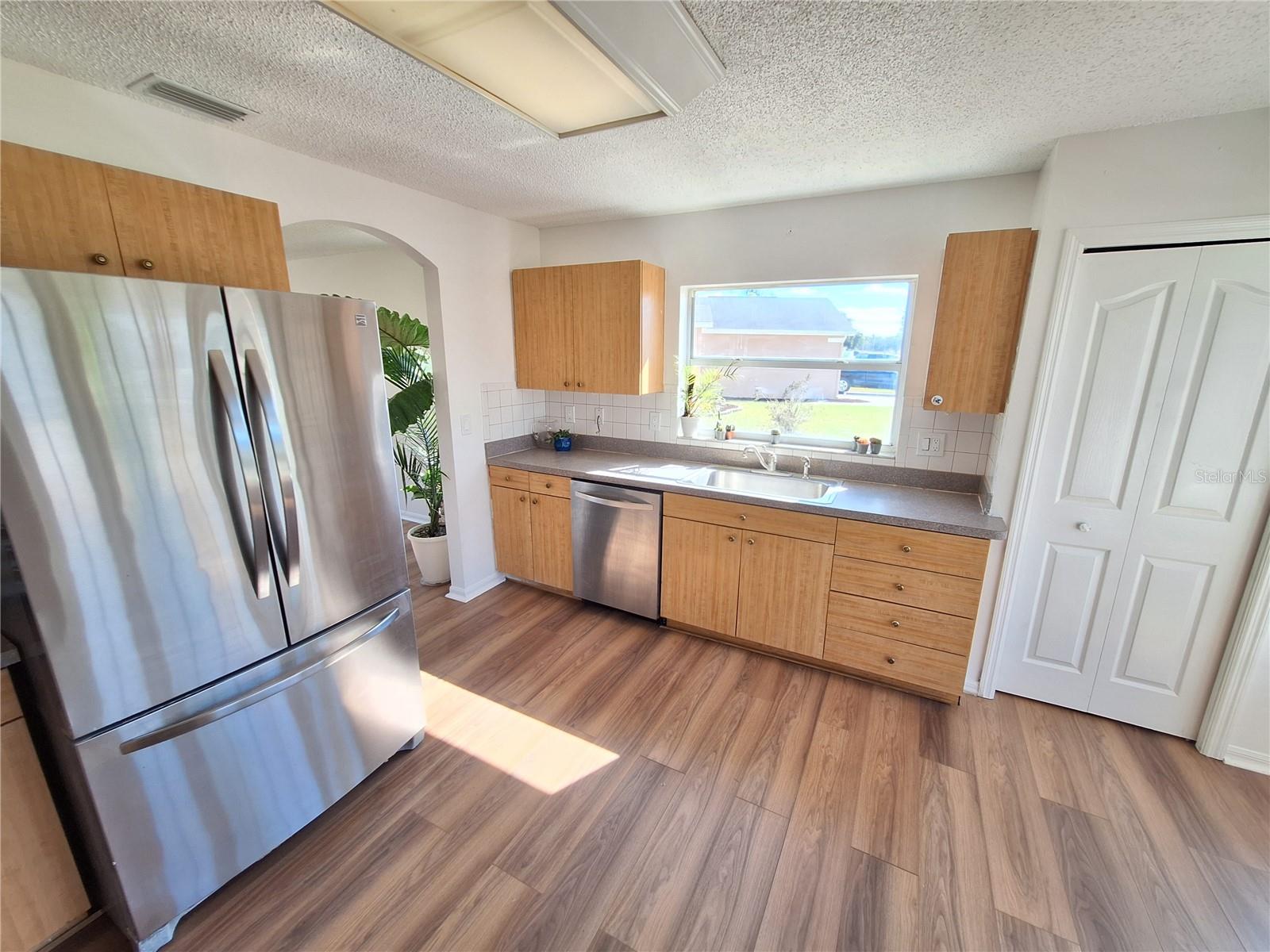 Nice Appliances and a Pantry too.