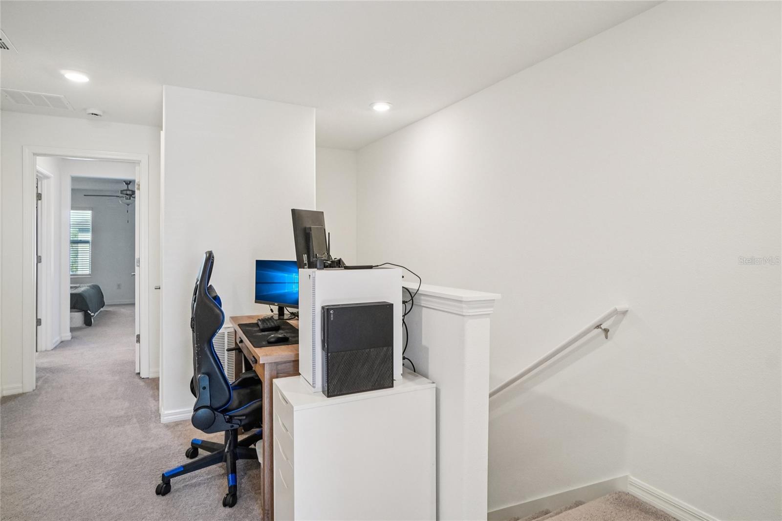 Loft / Landing Area – Open loft space at the top of the stairs, perfect for a study nook, workstation, or additional sitting area.