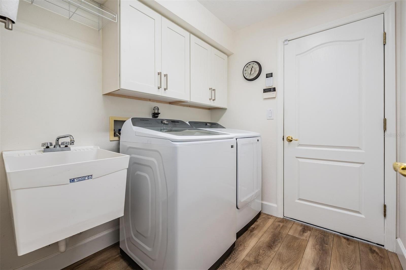 Walk-in laundry room