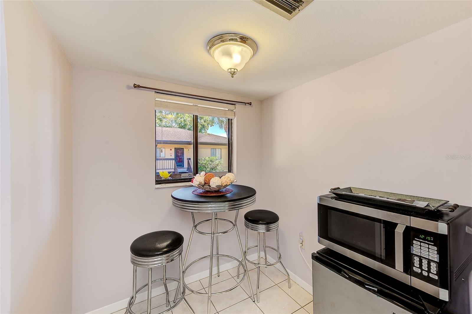 Eating space in kitchen