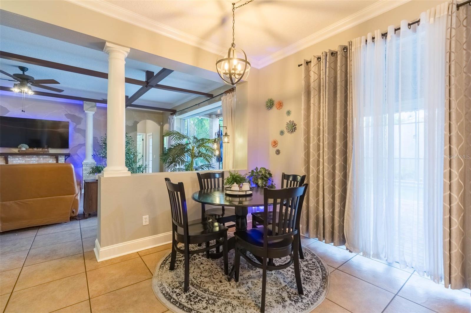 Breakfast/lunch area in the oversized kitchen