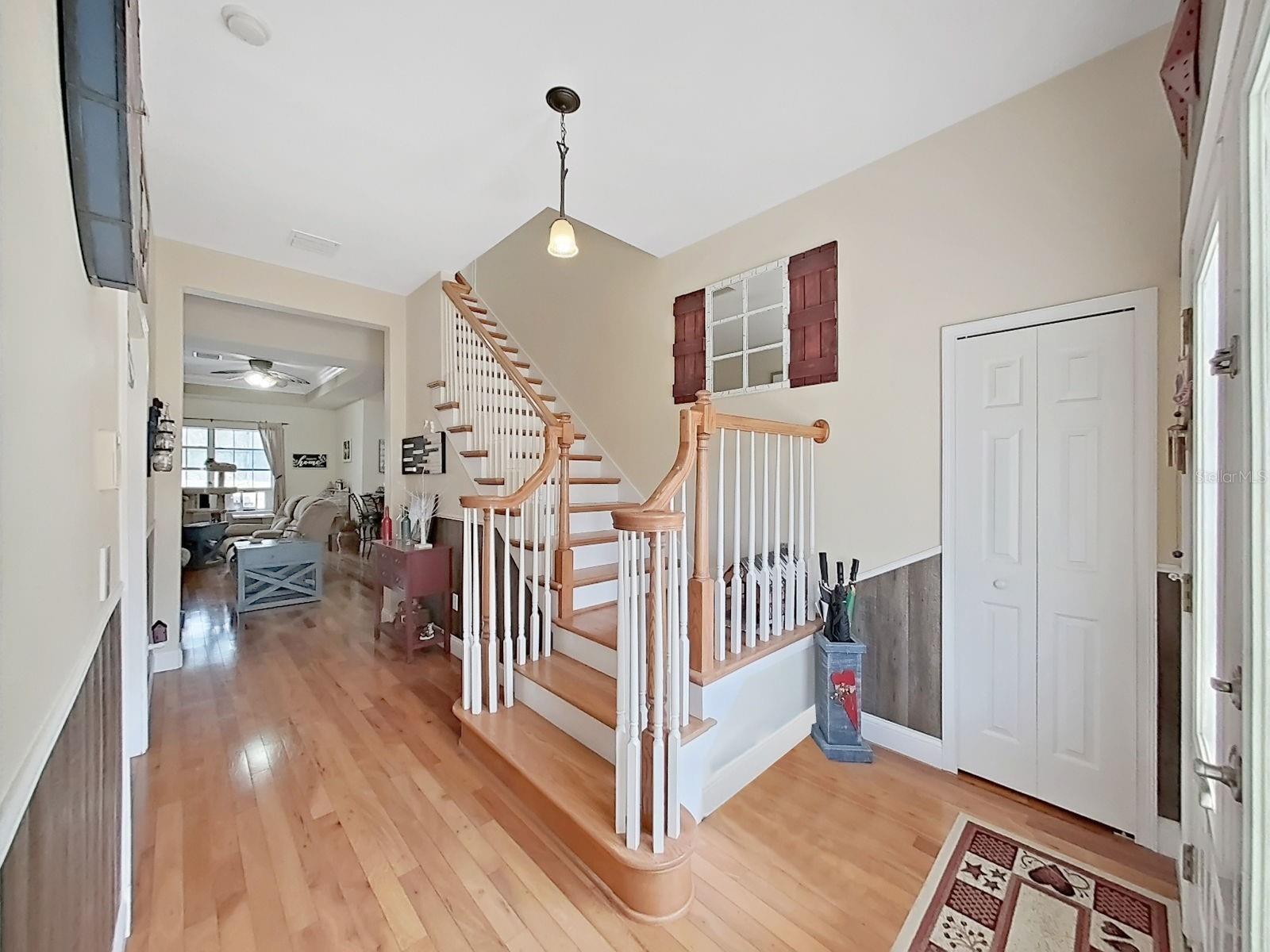 OAK STAIR CASE TO 2ND FLOOR