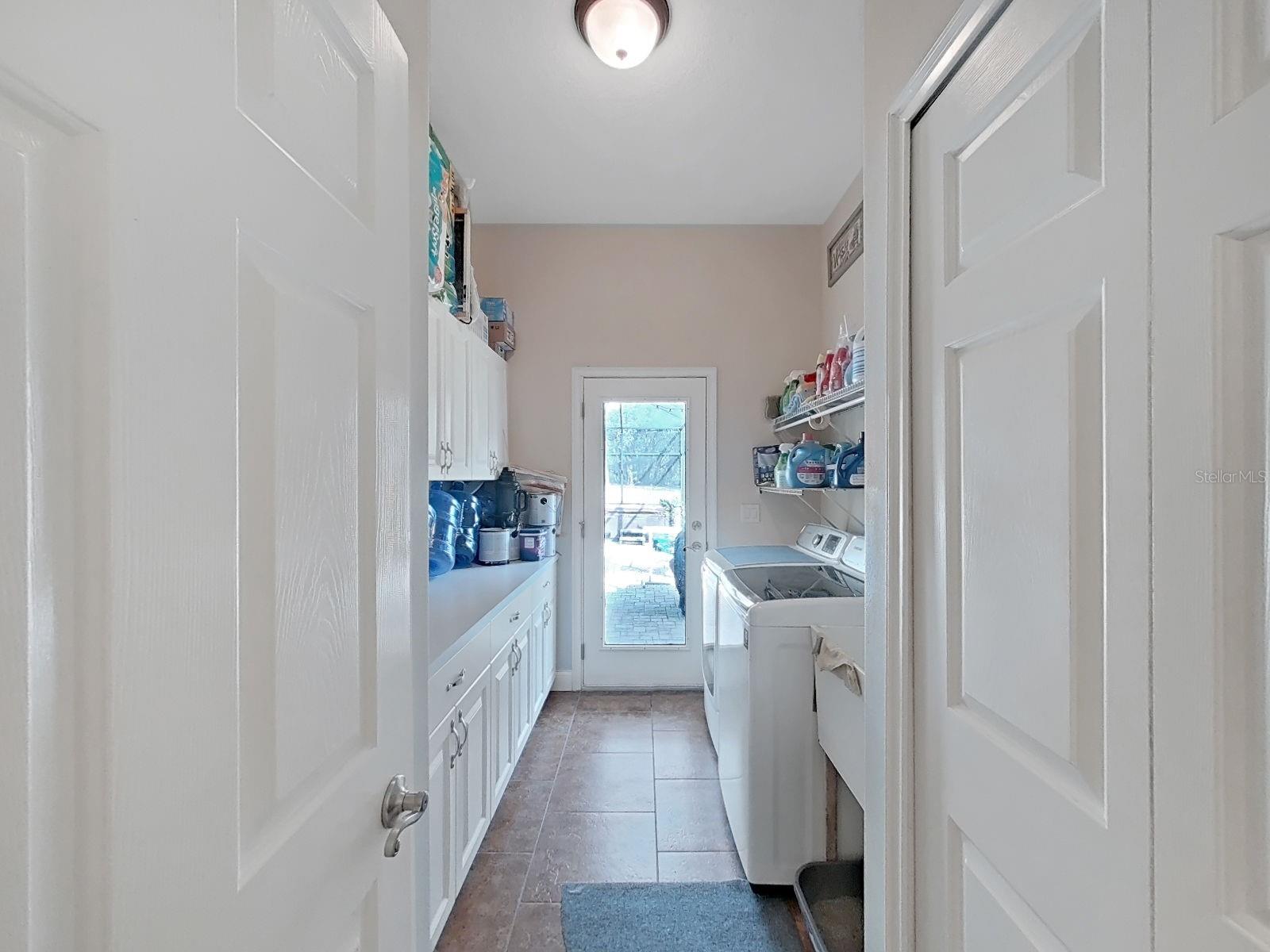 LAUNDRY ROOM OFF KITCHEN