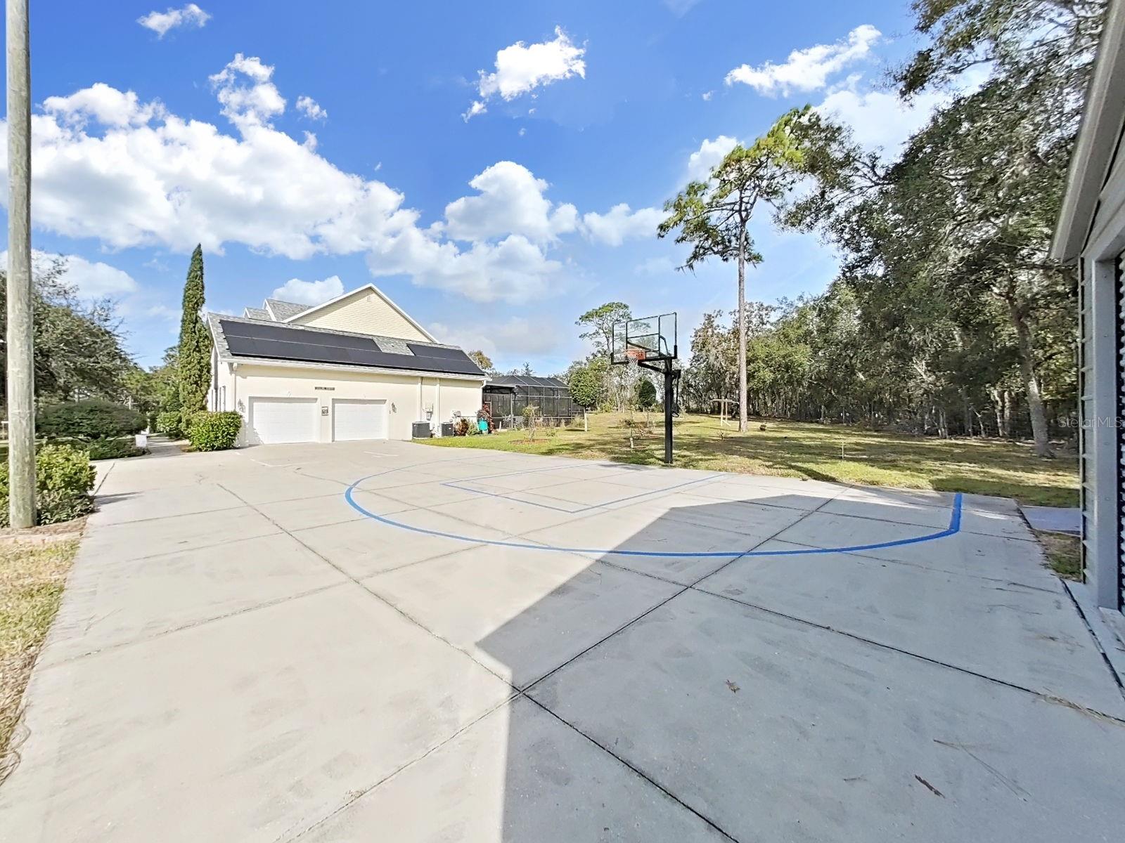 BASKET BALL COURT RIGHT SIDE OF HOUSE