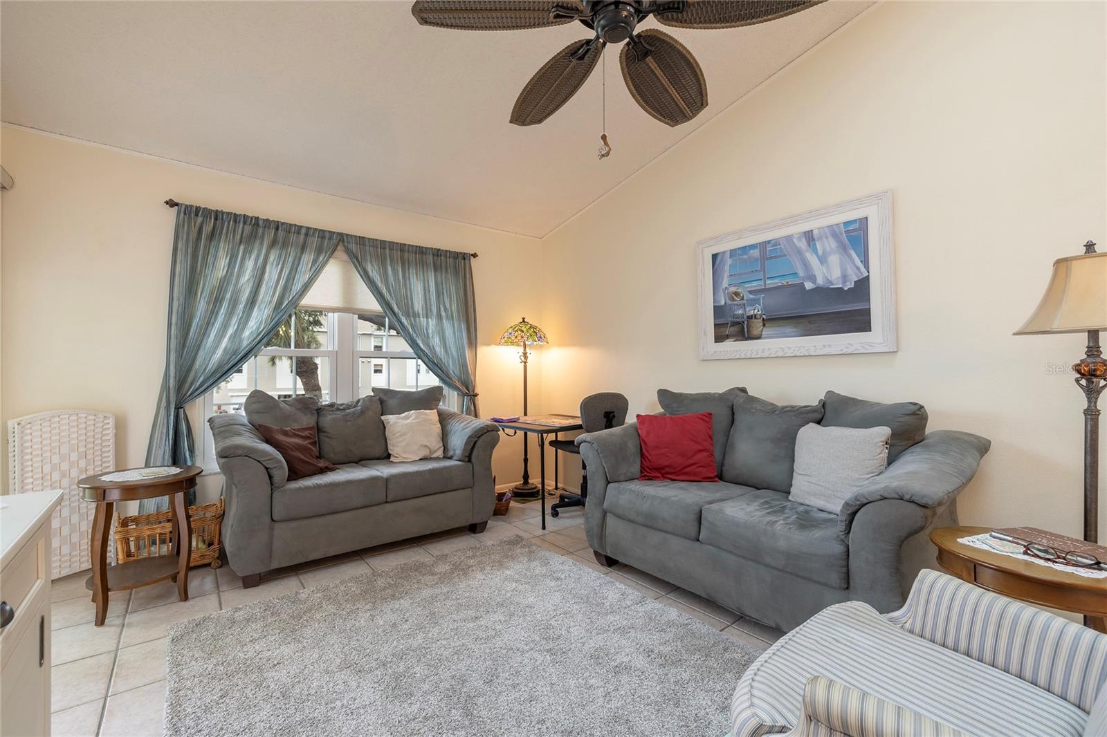 Spacious living room