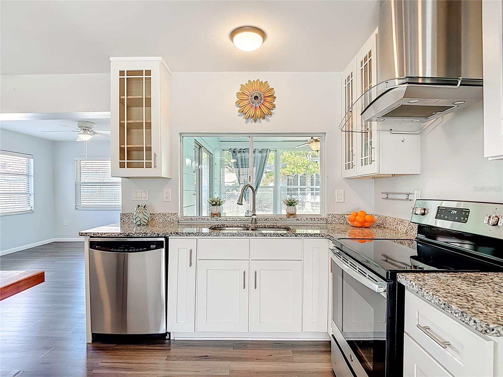 Granite counters, stainless steel appliances