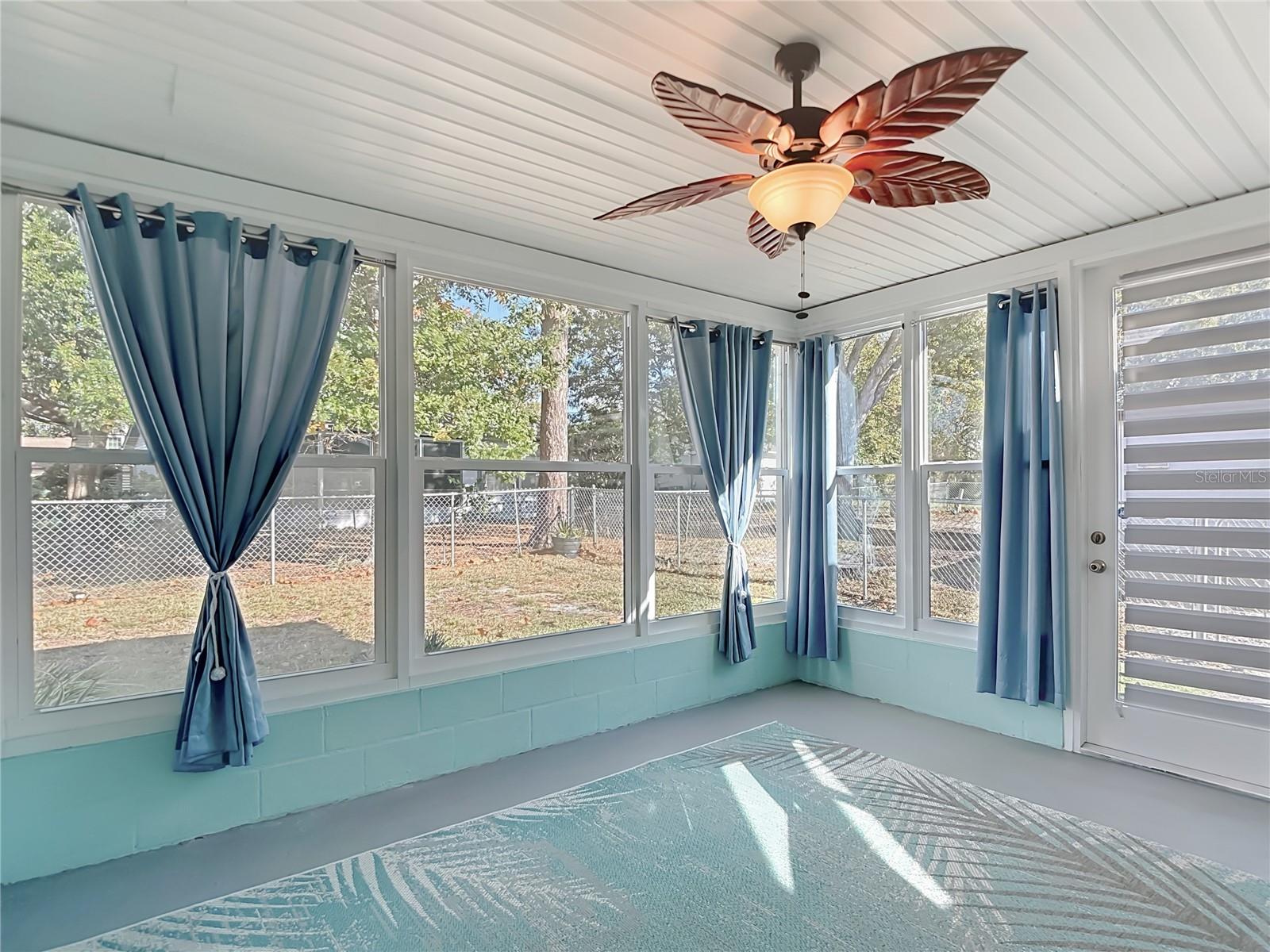 Fully enclosed lanai w/ windows & door replaced