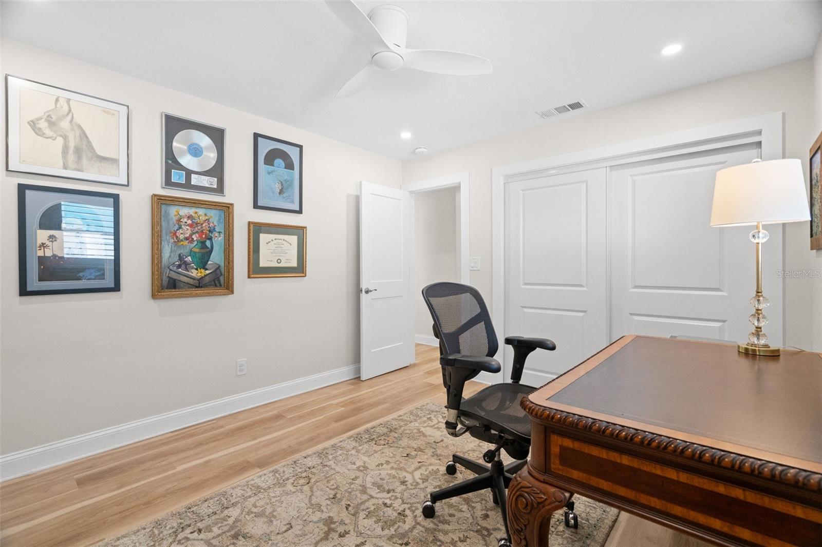 Comfortable guest bedroom with modern finishes. (currently office)