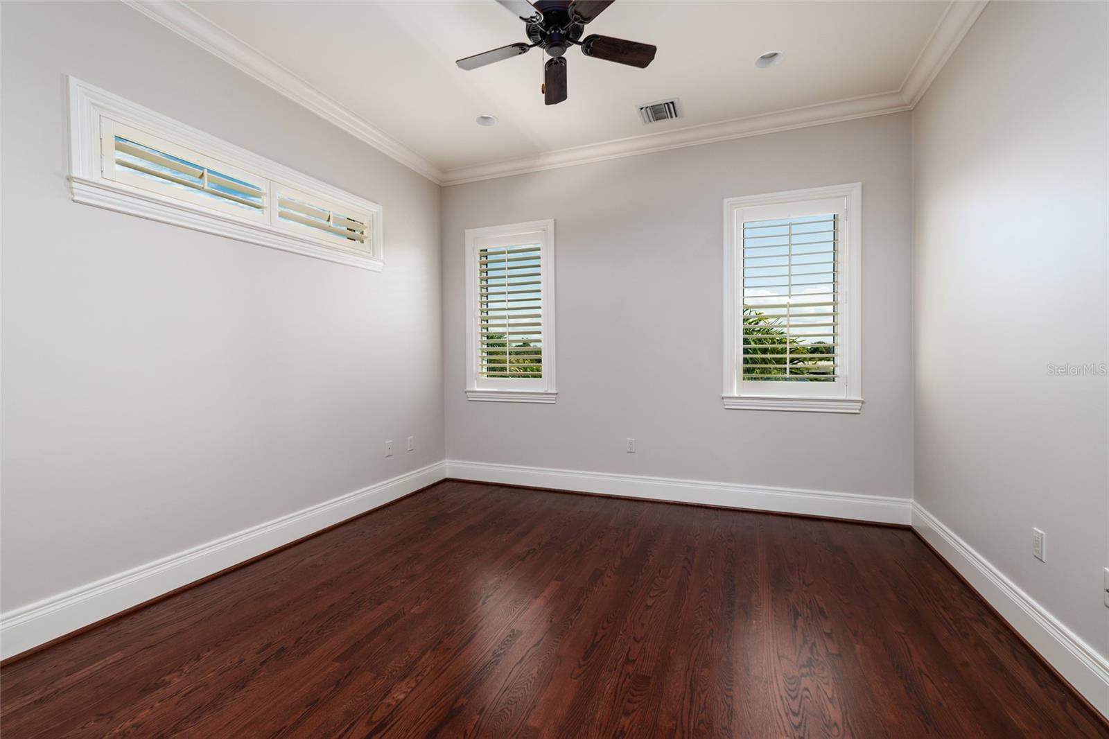 2nd Bedroom Suite. (upstairs)