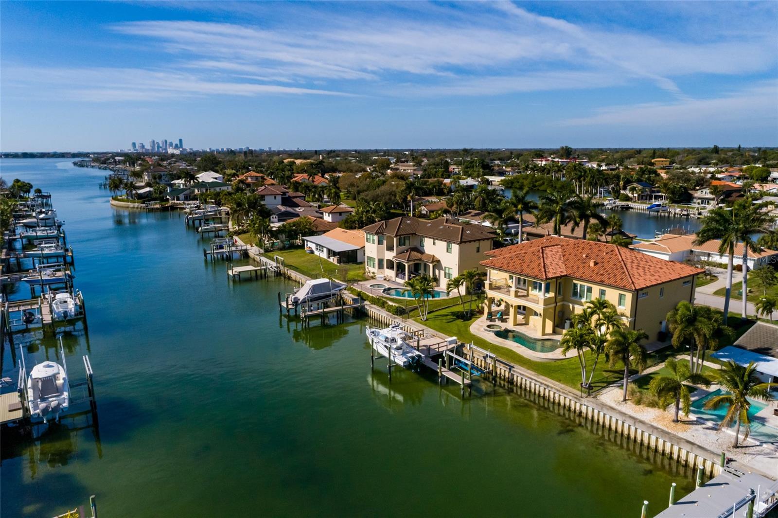 Open access sailboat water to Downtown St. Pete nightlife and Tampa Bay! Go all the way to the Gulf and beaches....