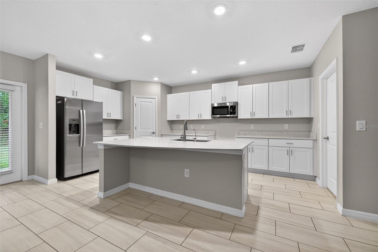 Stunning Chefs Kitchen - NEW Fridge and Range!