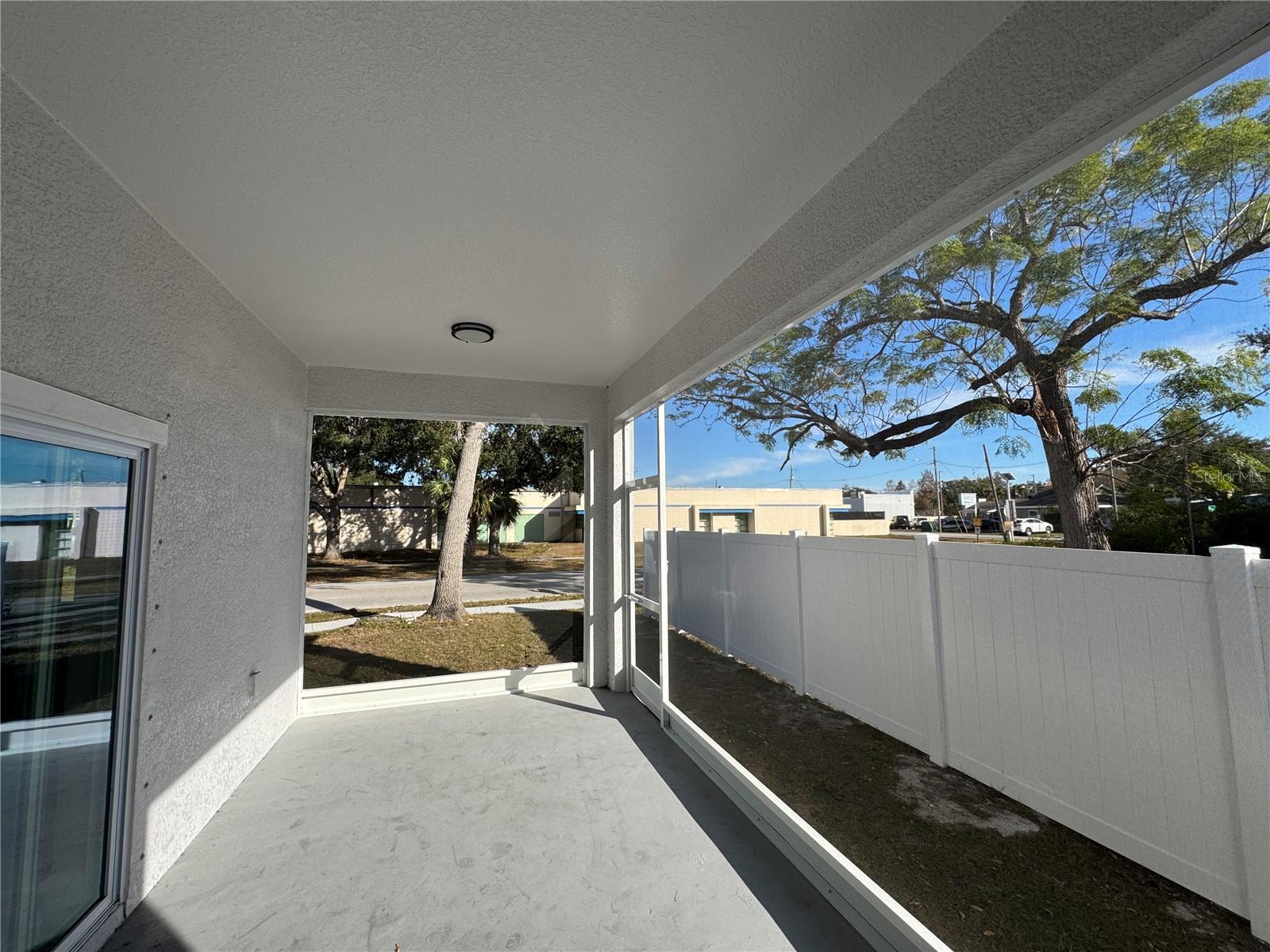 Lanai is now screened in