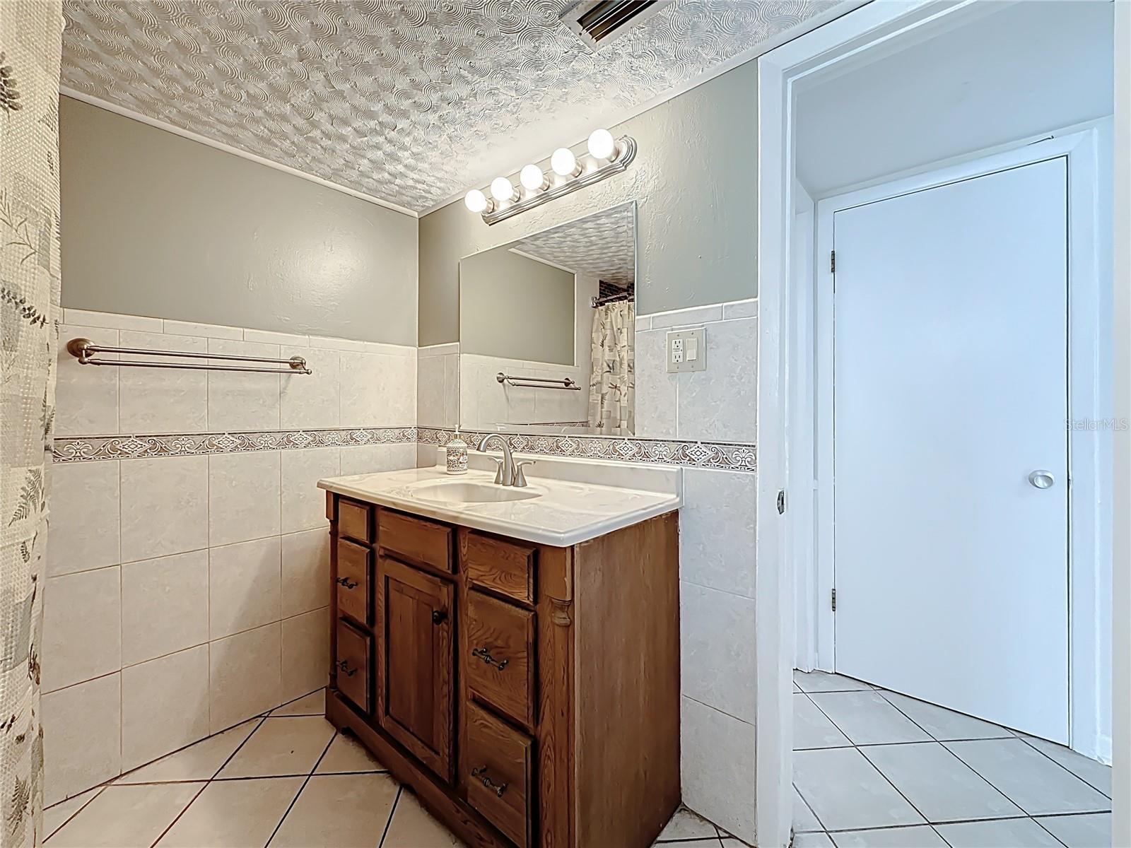 1st Floor main Bathroom