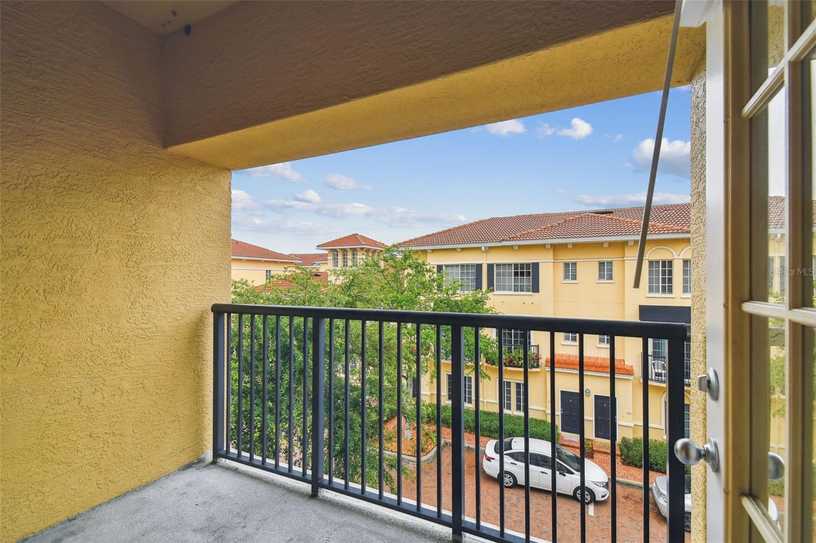 balcony off master bdrm