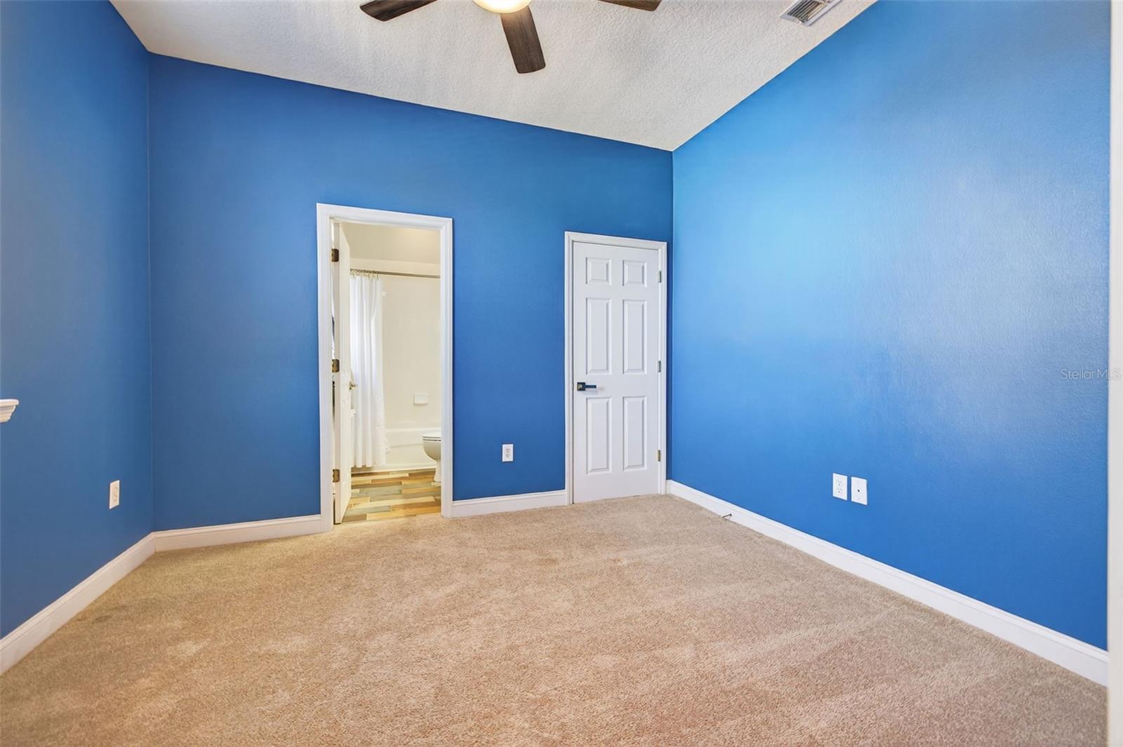 2nd bedroom with en suite