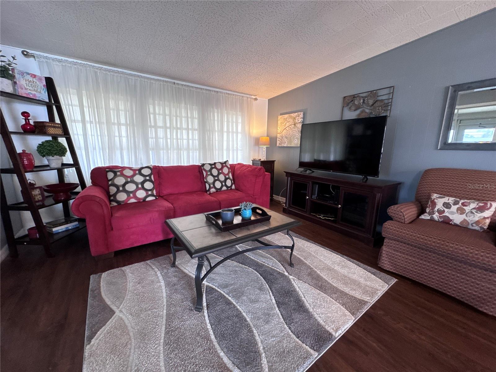 Livingroom nicely furnished.