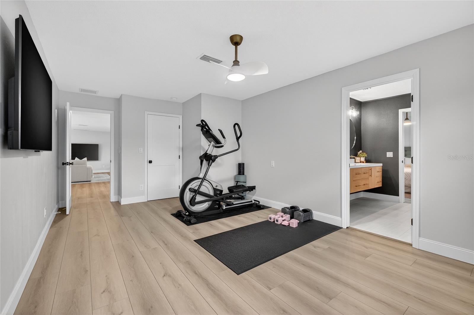 5th Bedroom or Flex Space w. Jack and Jill Bath