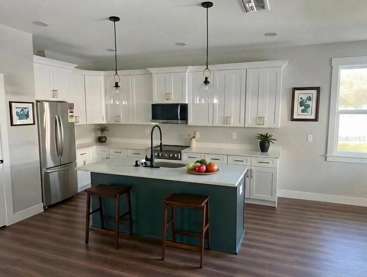 Kitchen (Digital Staged)