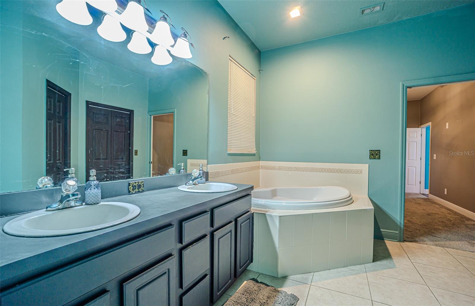 Primary Bath9' x 14'