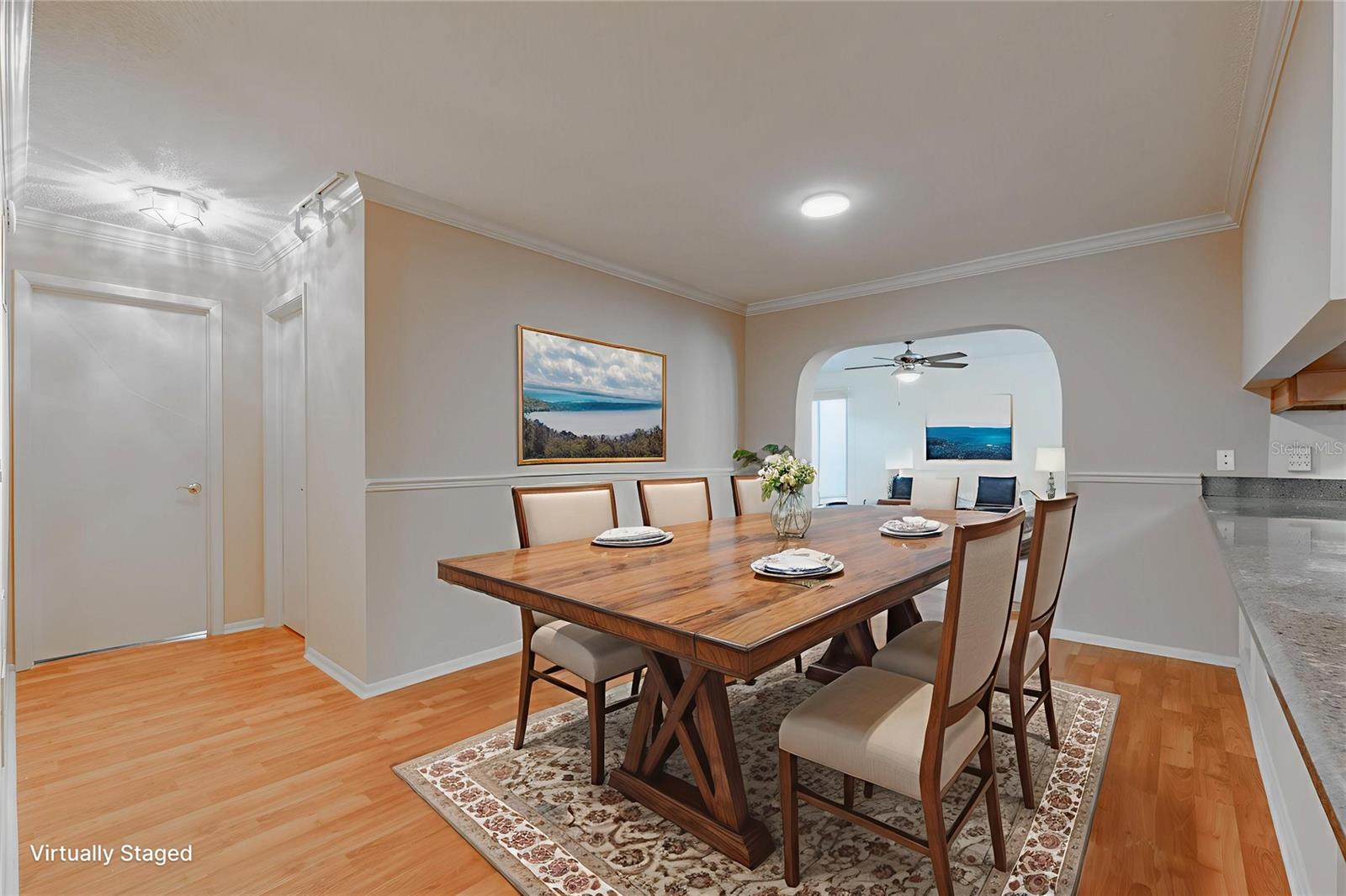 Dining room - Virtual staged