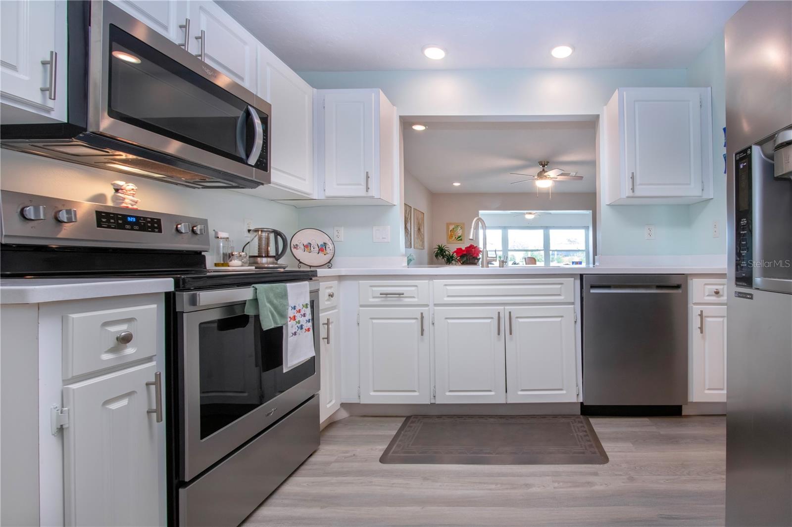 Kitchen w/pass thru to Family Room