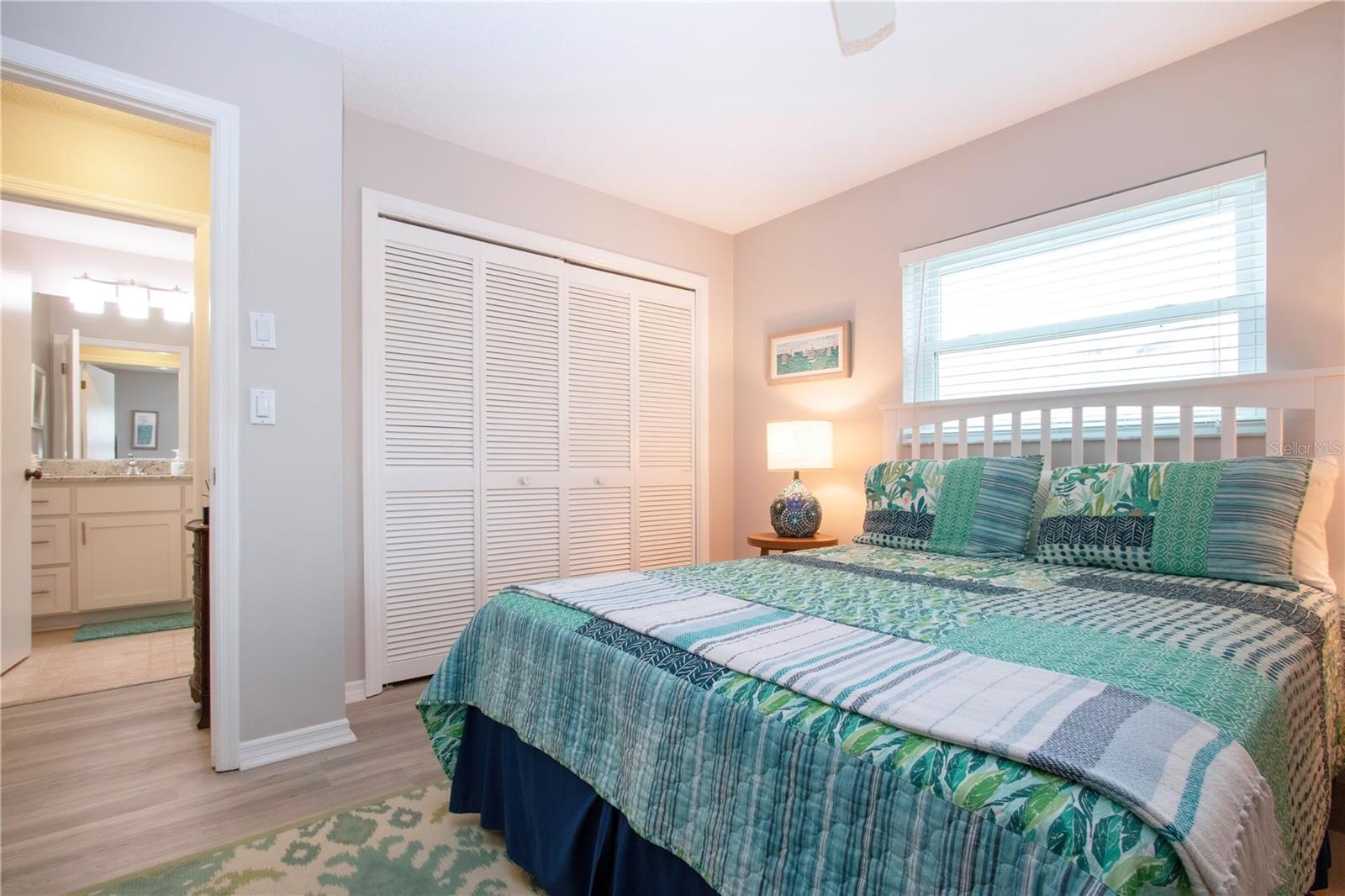 Guest Bedroom w/guest bathroom