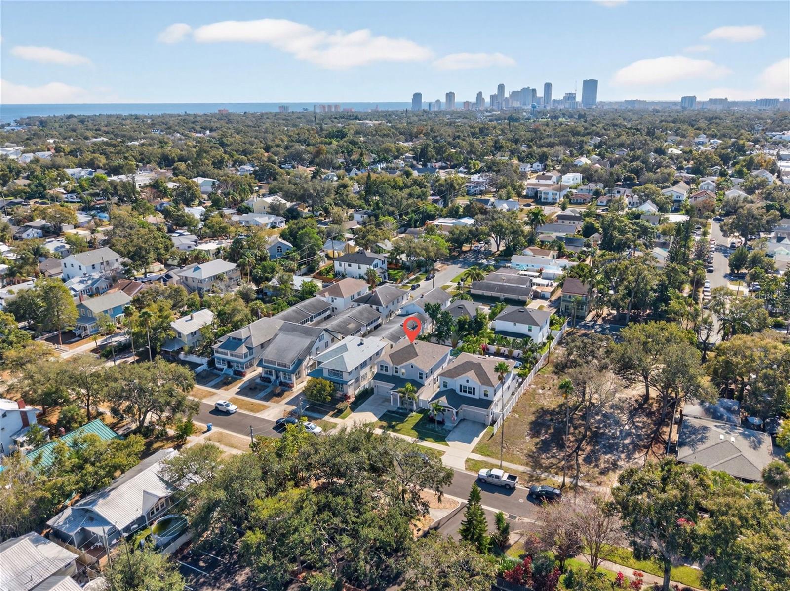 Minutes to all of your favorite spots, Downtown St Pete & 275.