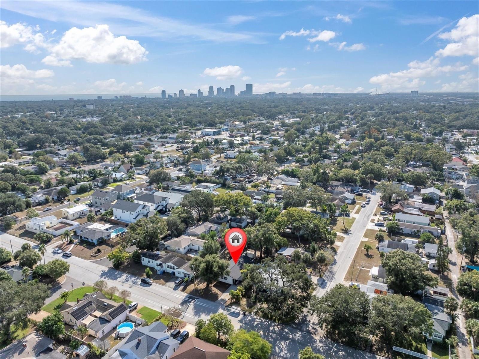 Great location, less than 10 minutes to downtown!