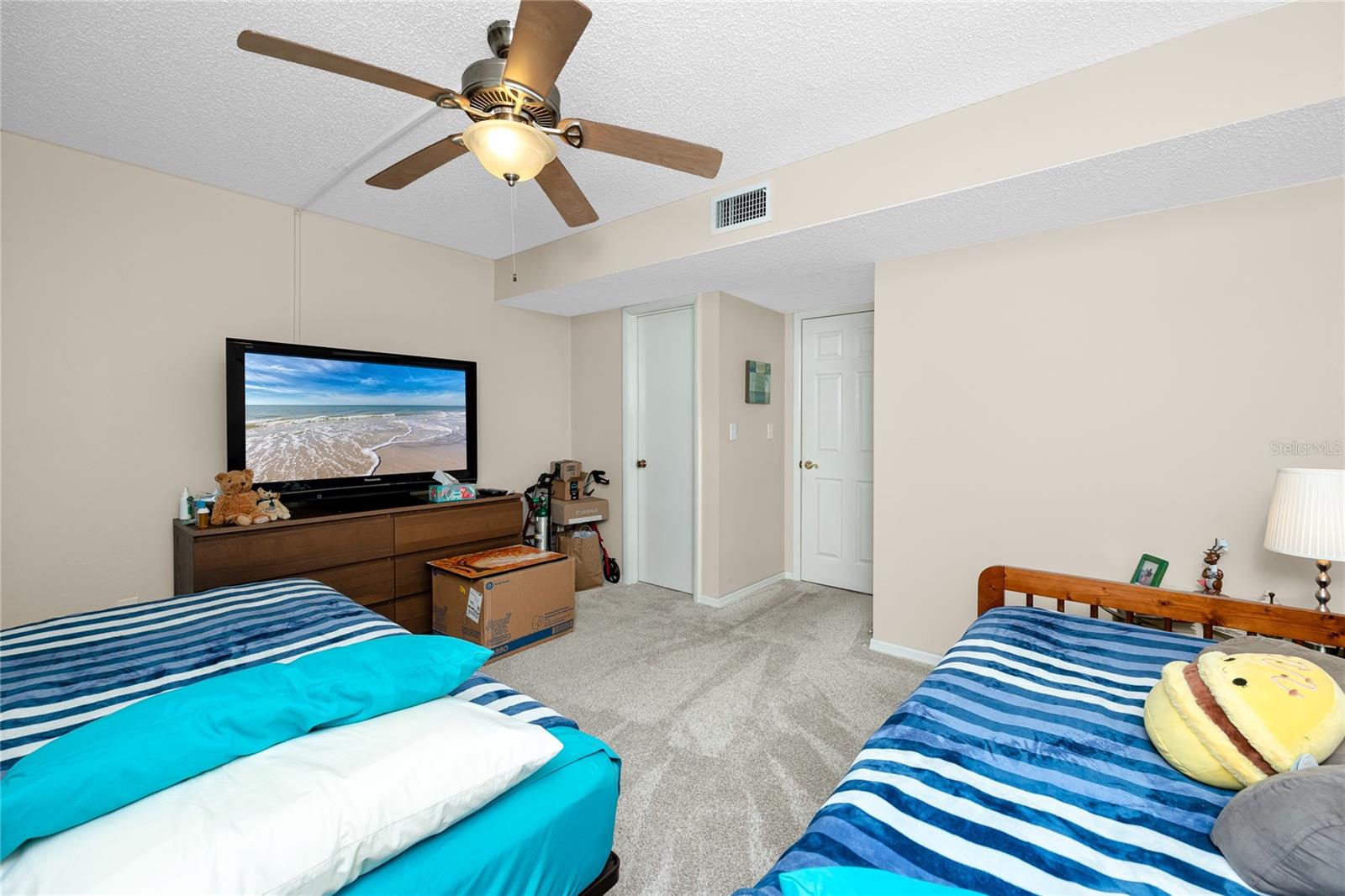 Guest bedroom walk-in closet