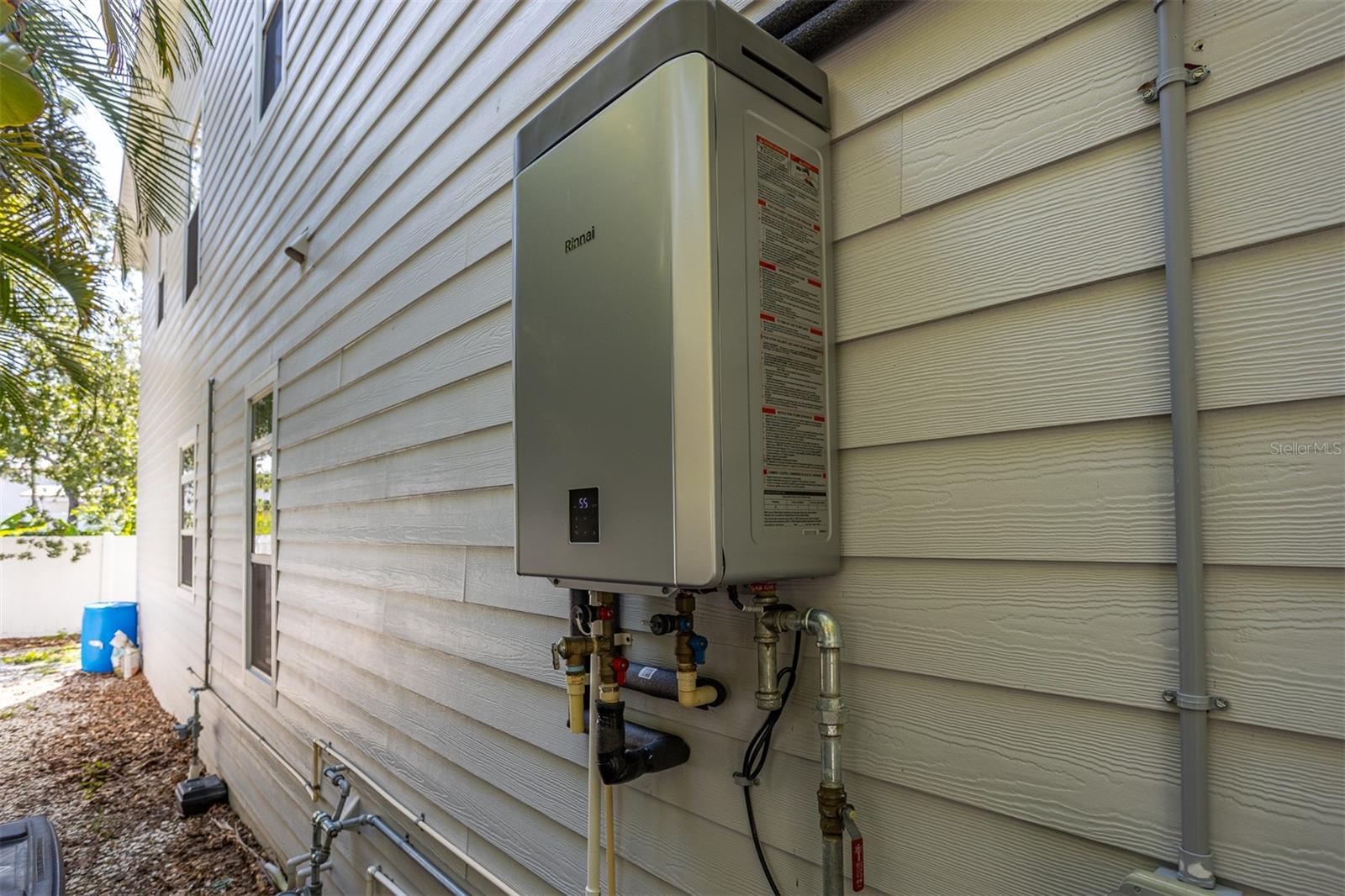 Get endless hot water on demand with this tankless hot water heater, compact, efficient and energy saving.