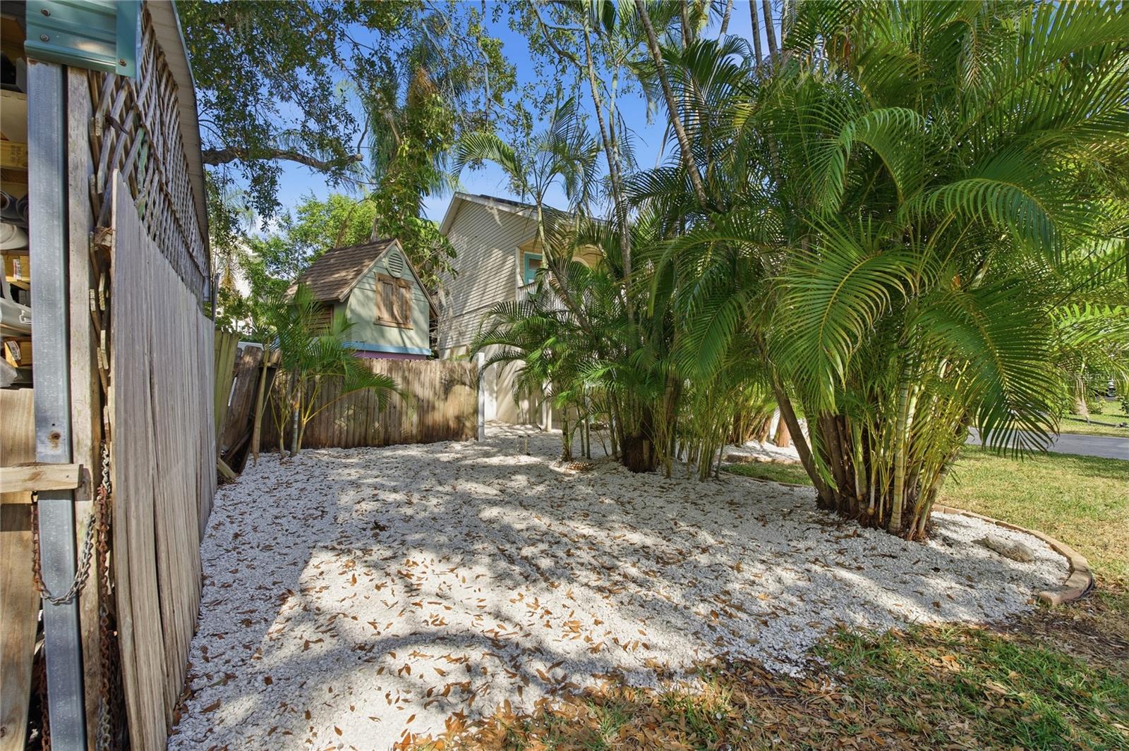 SIDE PARKING PAD ~ PARK YOUR BOAT OR RV HERE!