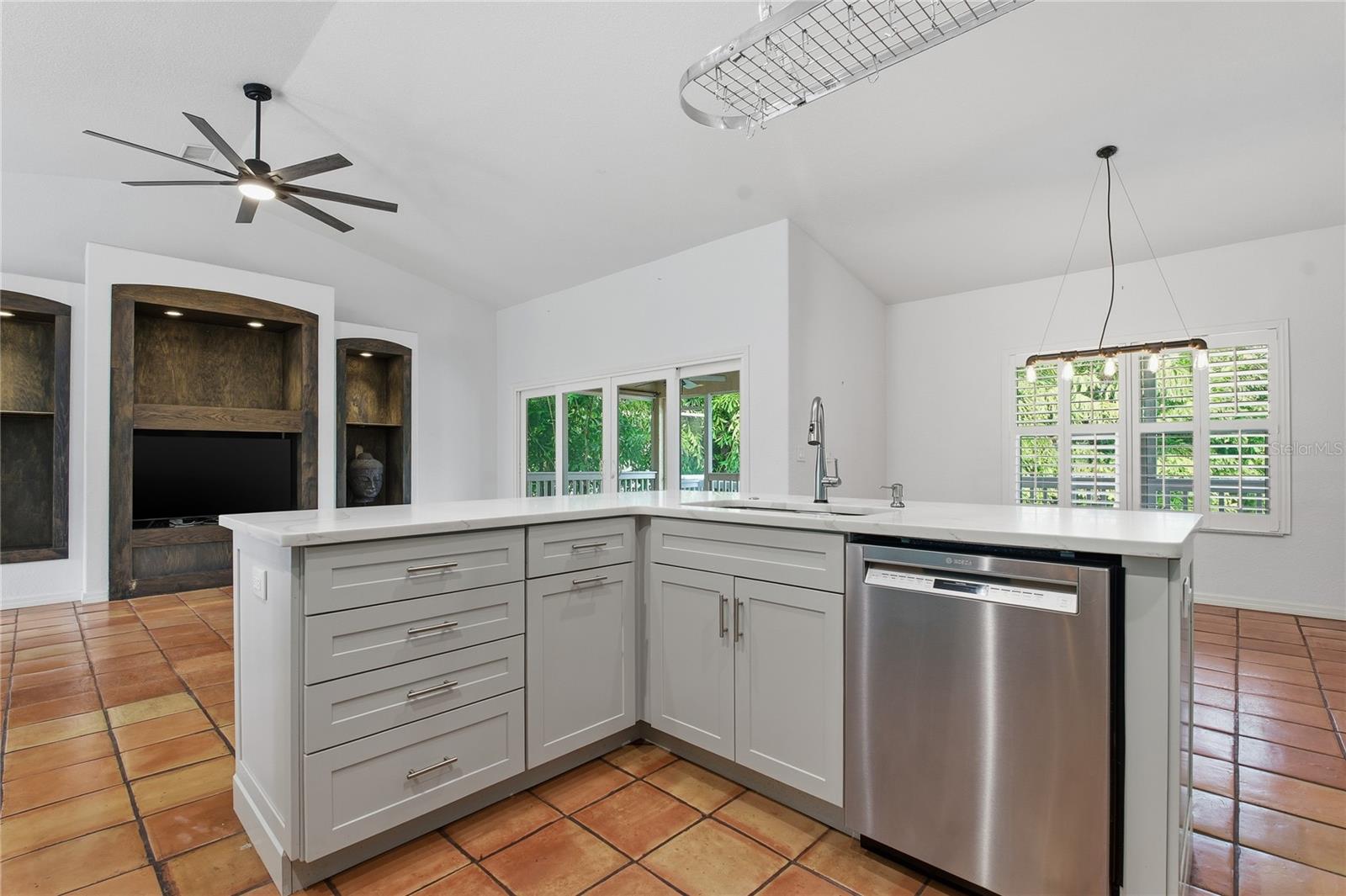 GREAT FLOOR PLAN FOR ENTERTAINING