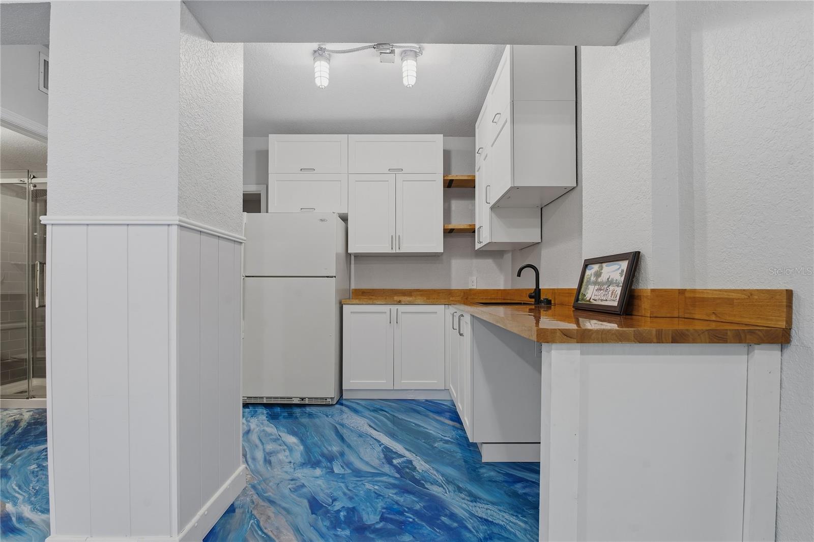 RIGHT OFF THE POOL ~ SO IDEAL FOR ENTERTAINING AND COOKING OUT!