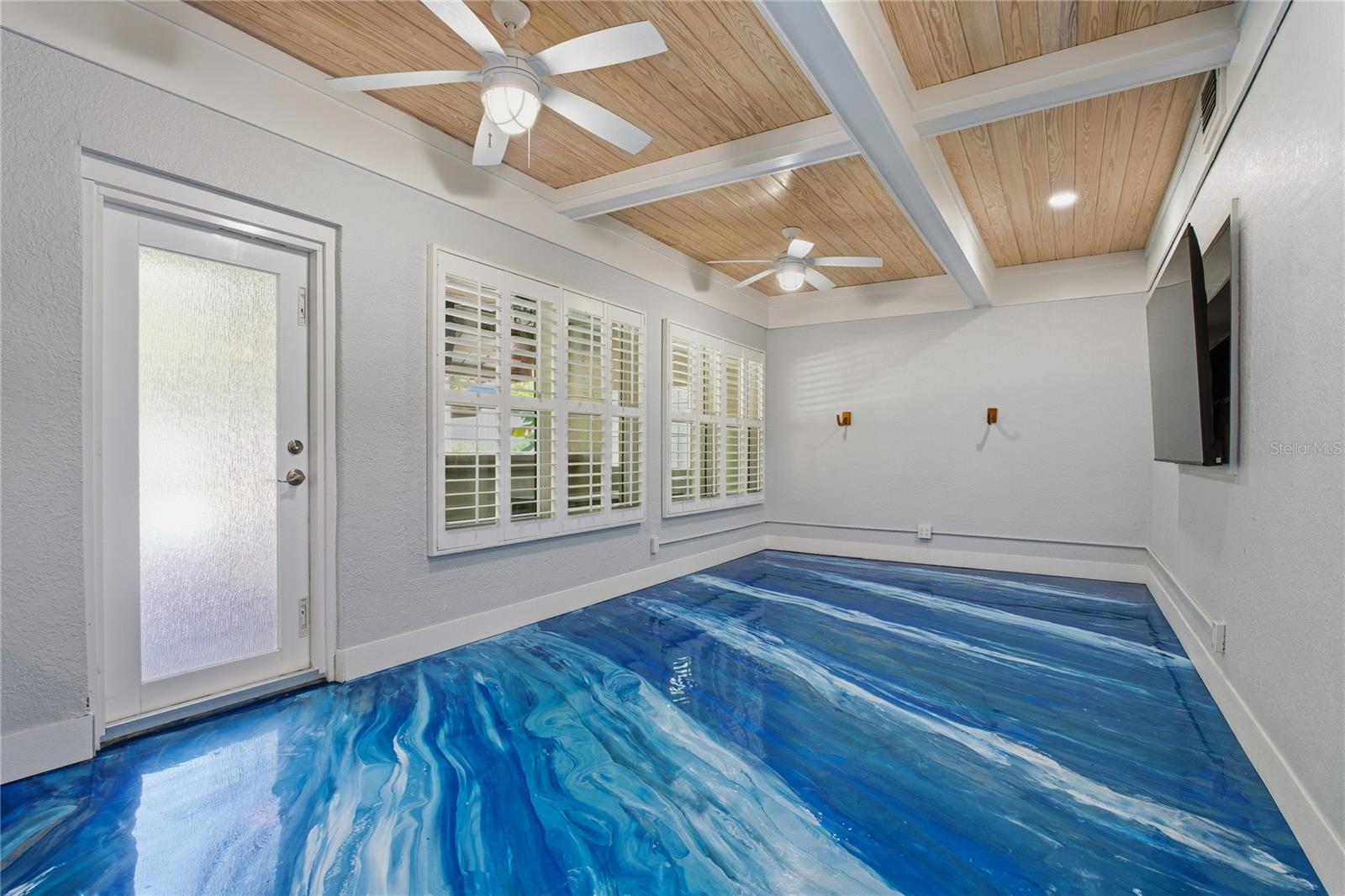 GREAT EXTRA SPACE ON THE GROUND FLOOR!