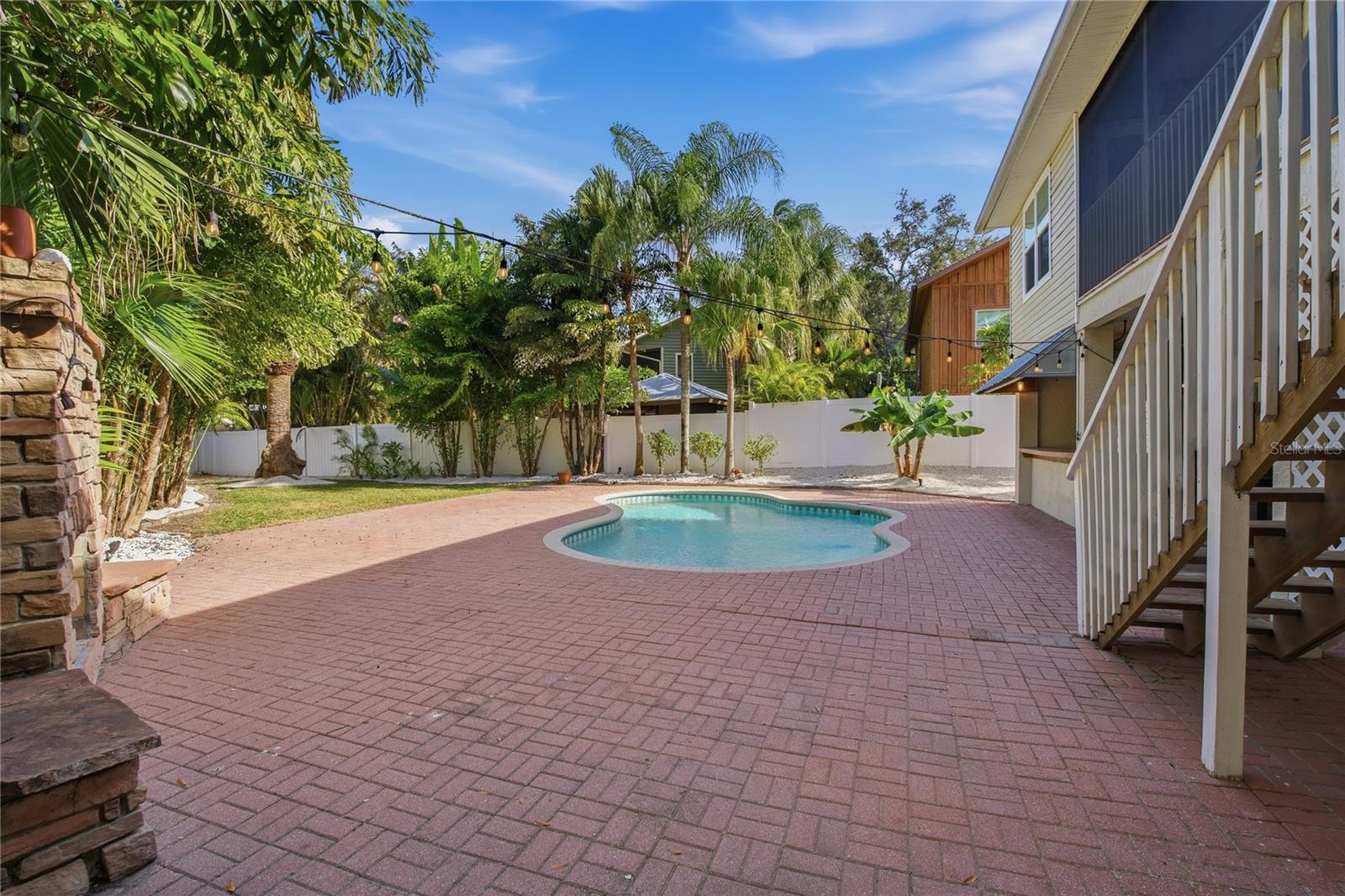 BEAUTIFUL BACKYARD OASIS!
