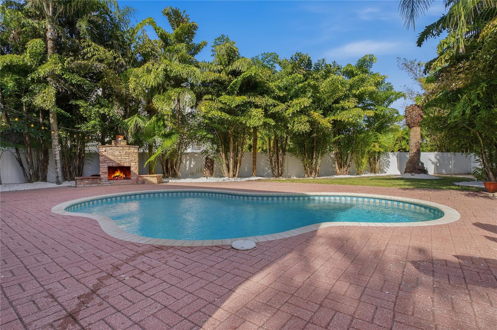 YOUR VERY OWN TROPICAL PARADISE!