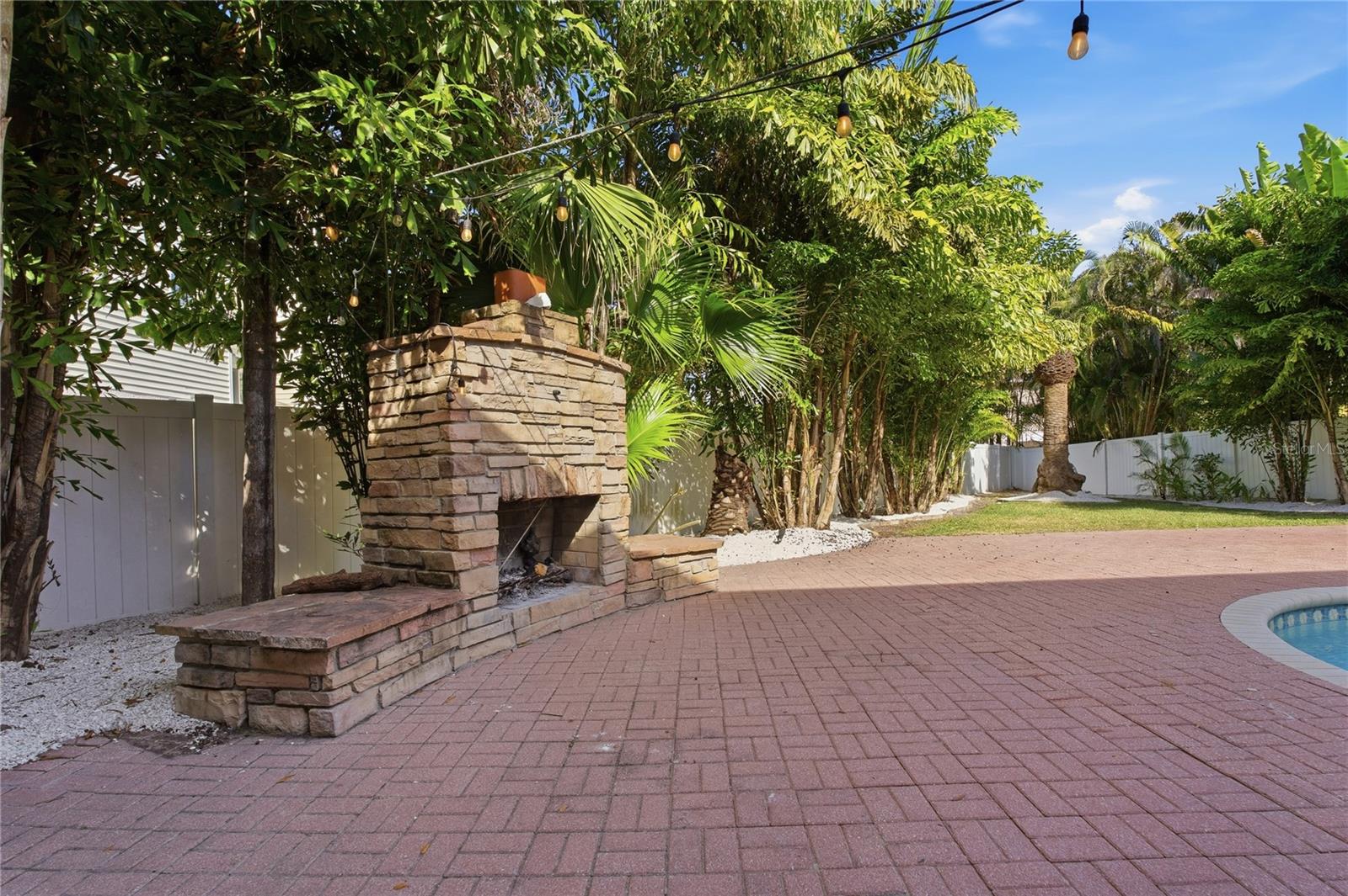 ENJOY YOUR GATHERINGS AROUND THE FIREPLACE!