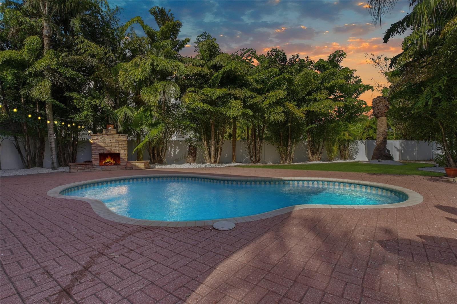 PRIVATE, TROPICAL OASIS!