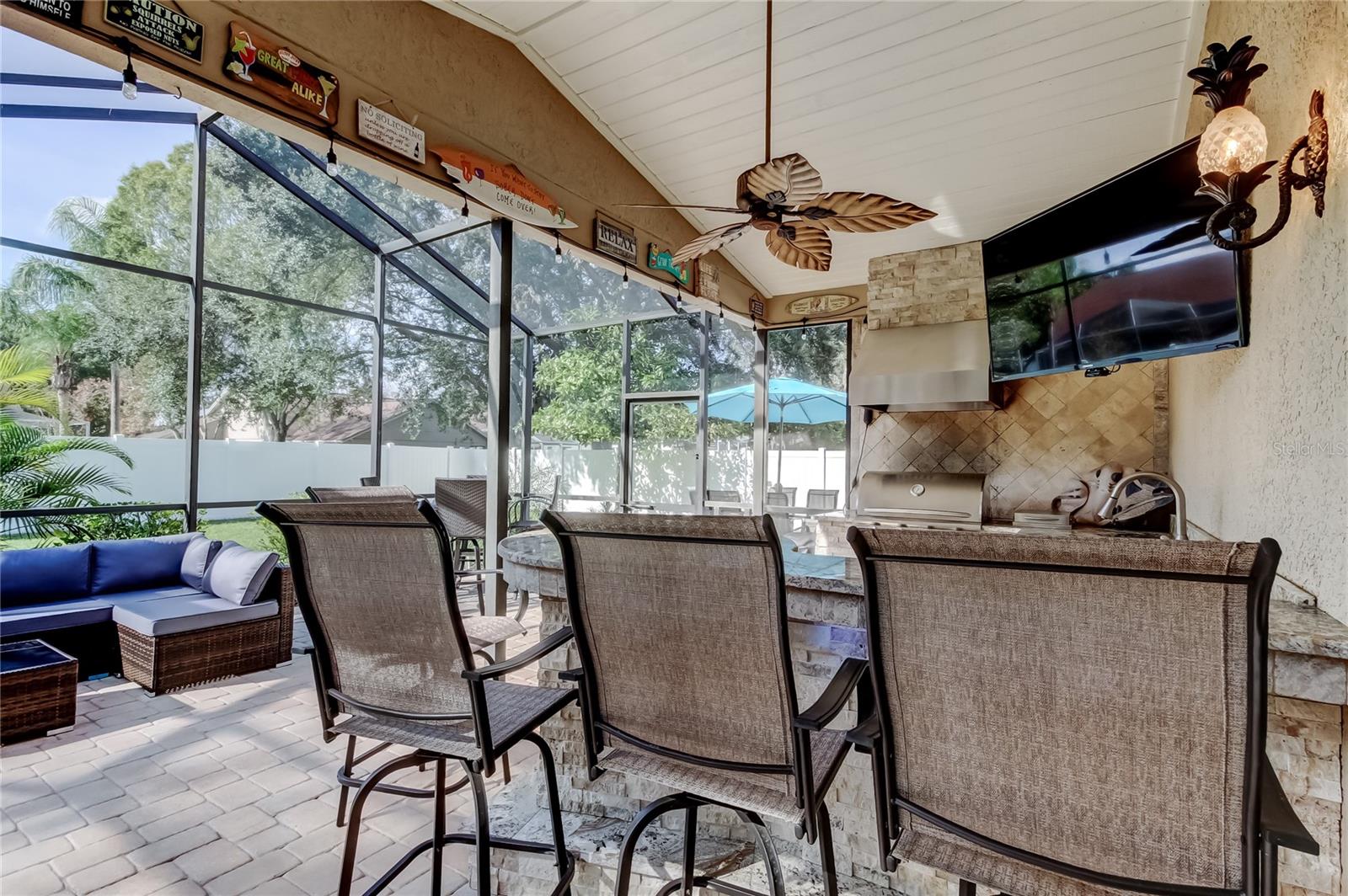 Outdoor Poolside Kitchen - Entertainment Bar