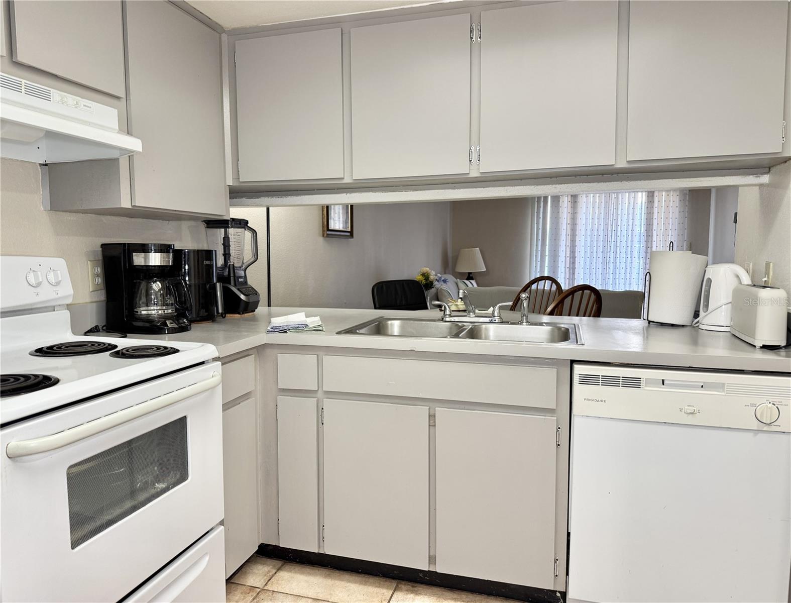 Kitchen - Ceramic Tile Floors