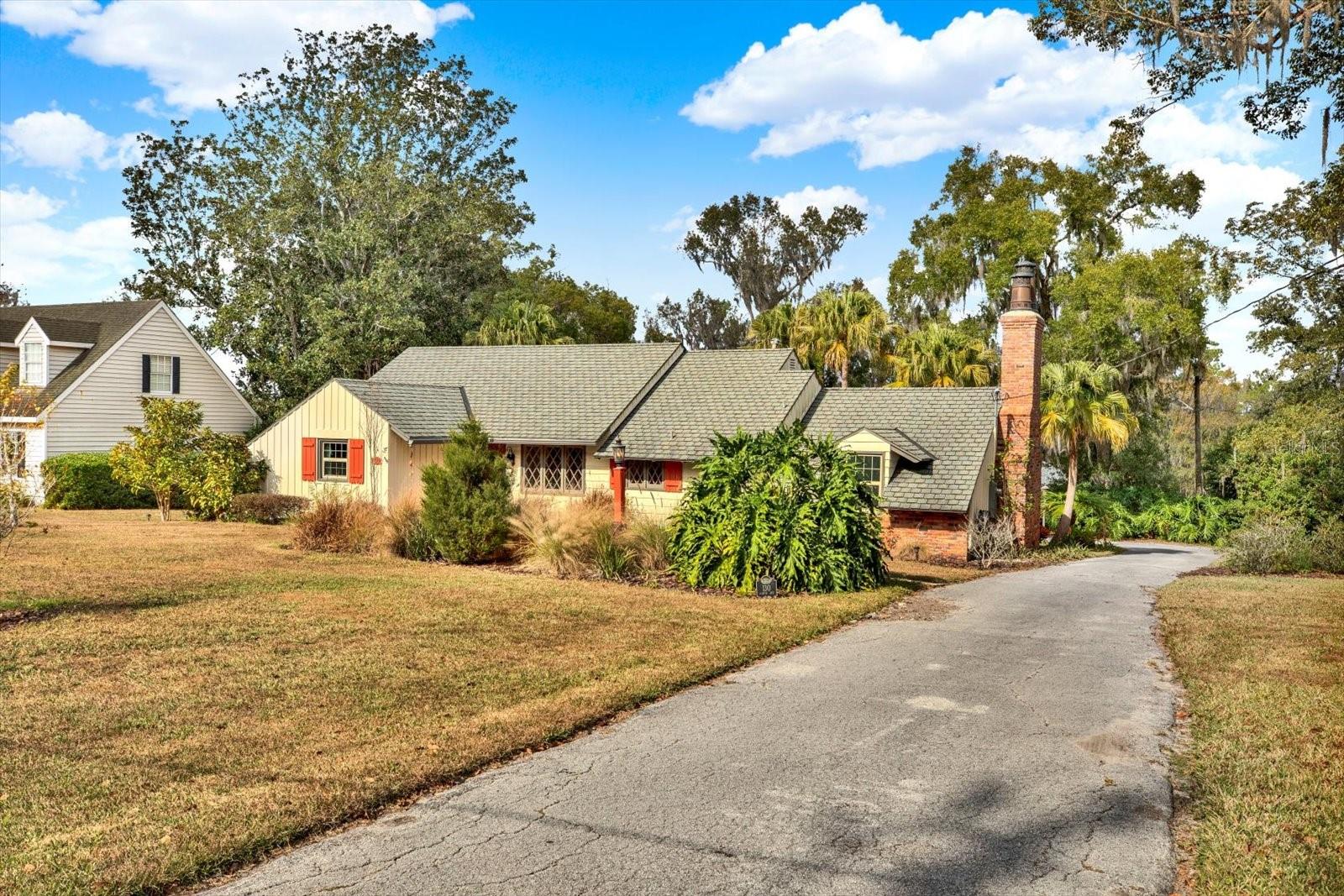 Sideview from front of house