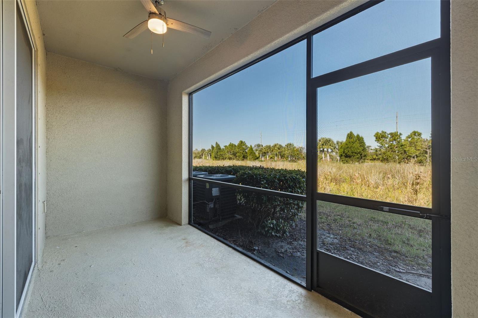 large lanai ~ peaceful scenery