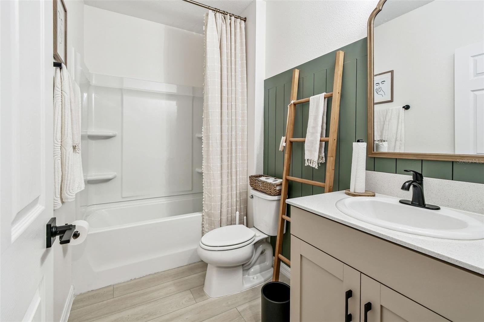 Bathroom 1 (1st Floor)