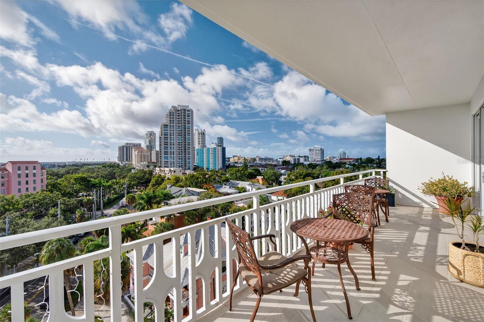 9th floor social room balcony